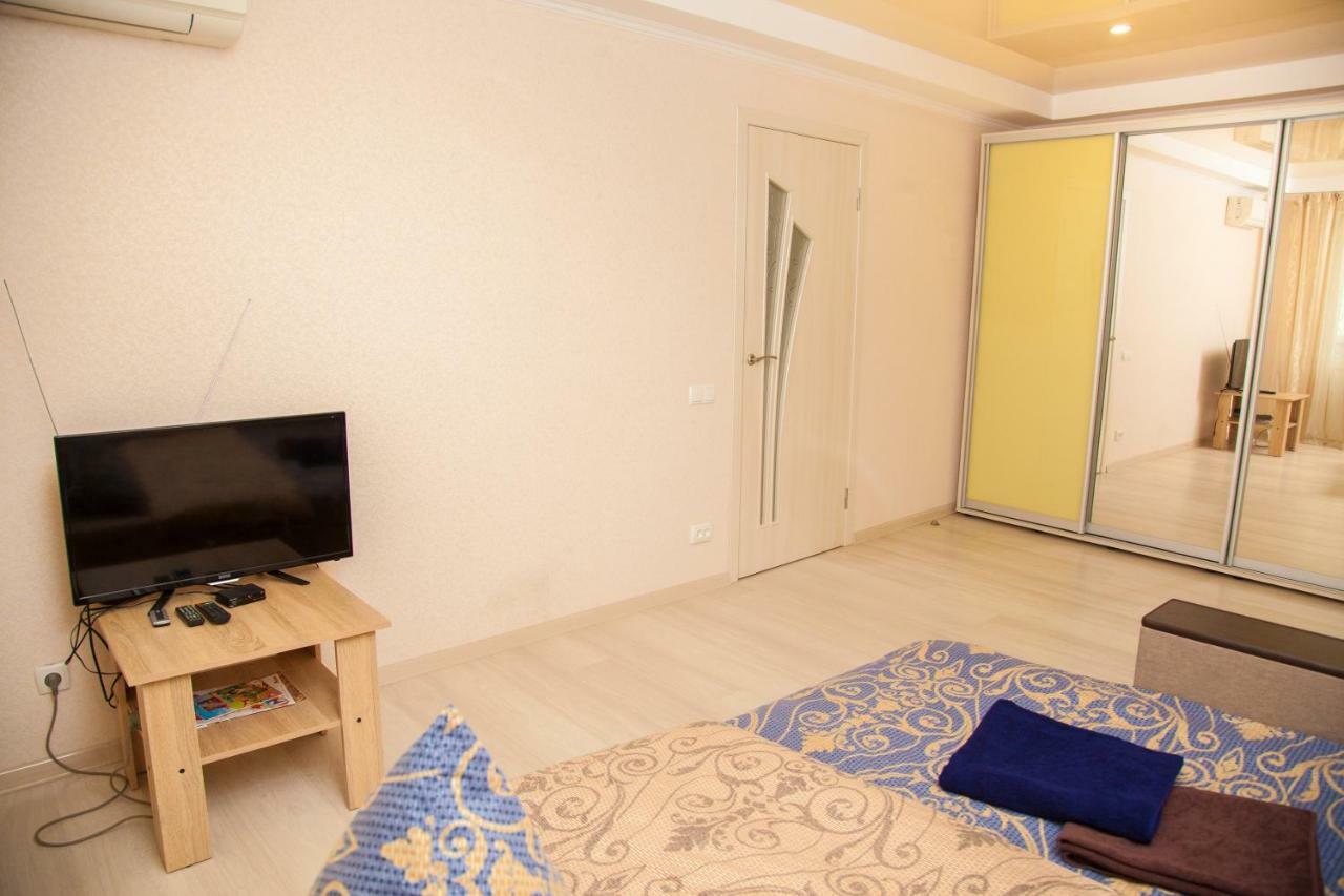 Semi-Luxury Apartment On Zaporozhskaya 9 Zaporizhia Екстериор снимка